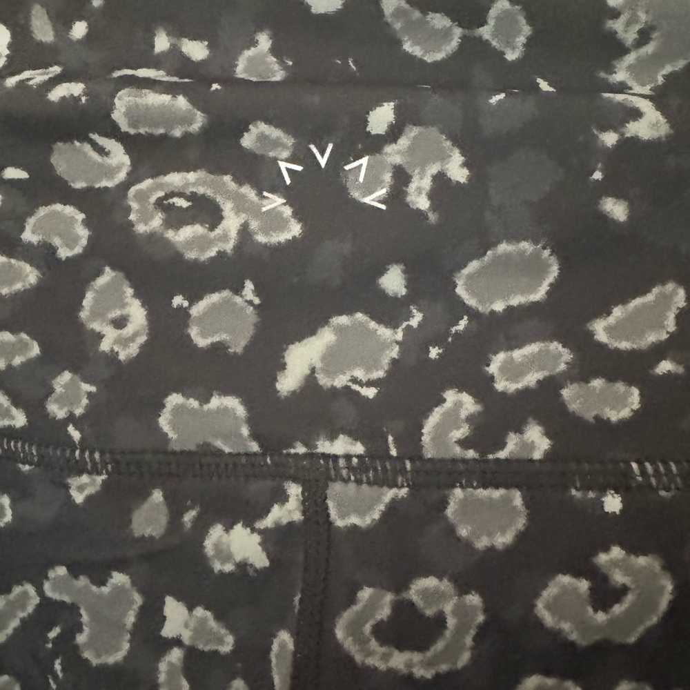 Green Patterned Varley Leggings. Size Medium - image 3